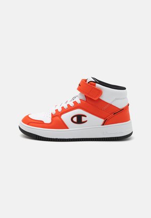 RD18 2.0 MID B GS UNISEX - Krepšinio batai - white/koi/new black
