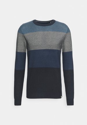 Herren Langarmpullover mit Rundhalsausschnitt und horizontalen Strickstreifen in Marine-, Grau- und Blautönen, auf weißem Hintergrund dargestellt.