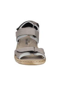 Beige sandaal met verstelbare klittenbanden, open teen ontwerp, gestructureerde bovenkant, gevoerde binnenzool en een flexibele rubberen zool.