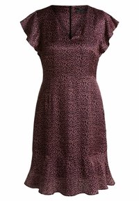 Vestido floral de tejido morado oscuro, con escote en V, mangas cortas con volantes y un dobladillo acampanado con un patrón sutil.