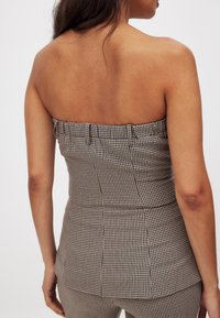 NA-KD Topp - brown check