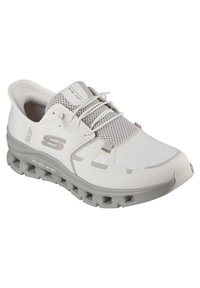 Scarpa sportiva grigio chiaro con tomaia in mesh traspirante, design di allacciatura sicura, suola imbottita con fori di ventilazione e dettaglio con logo.