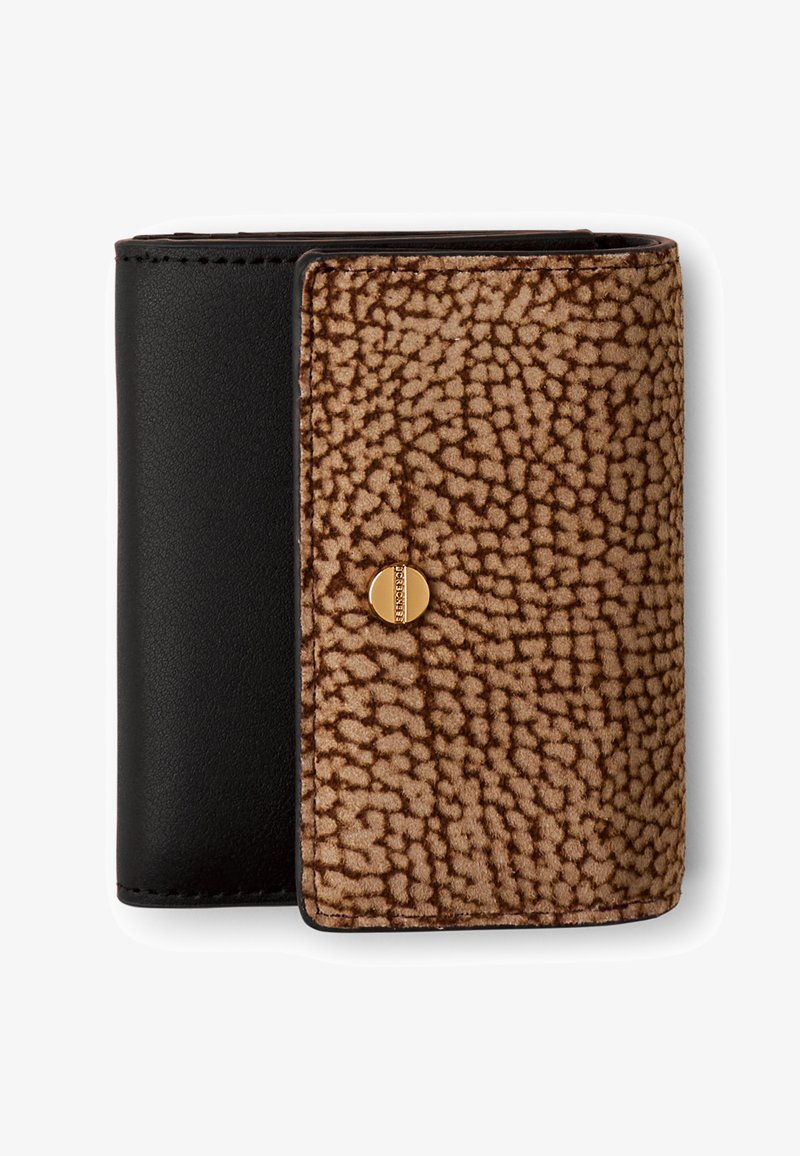 Portefeuille noir avec un rabat texturé marron, doté d'une petite fermeture à bouton rond doré, présenté sur un fond blanc.