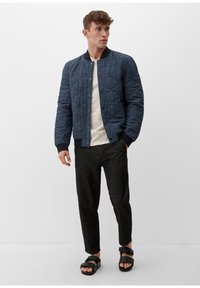 s.Oliver MIT HENLEYAUSSCHNITT - T-shirt basic