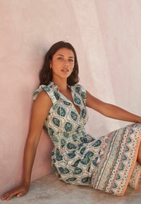 Next TALL - REGULAR FIT - Maxikleid - white blue