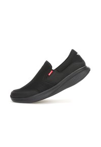 Scarpe slip-on nere con tomaia in rete e suola in gomma, caratterizzate da punta rotonda, pannelli laterali elasticizzati e accenti sottili del logo sul tallone.