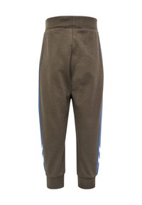 Bruna joggarbyxor med ribbad midja, med blå sidopaneler och vita accenter. Mjukt tyg med kort längd och åtsittande muddar.