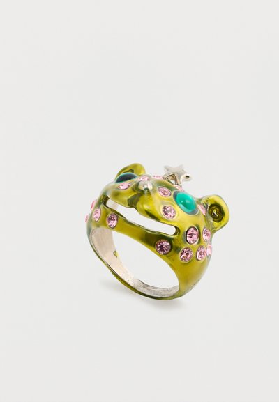 Green resin ring shaped like a bear's head with pink and blue gemstones, silver star accent, open design, textured surface.