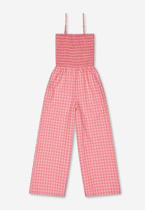 Combinaison en vichy rose avec un corsage smocké, des bretelles fines et un pantalon à jambes larges. Le tissu semble léger avec un motif à carreaux.