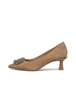 Pump in suede beige con punta appuntita e tacco piccolo. Presenta un decorativo bijoux sulla punta per un tocco di classe in più.