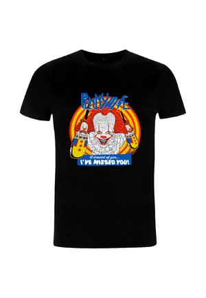 Camiseta negra de algodón con un estampado gráfico colorido de un payaso con cabello rojo, rodeado de texto y otras figuras de payasos.