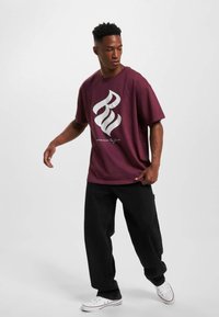 Rocawear BIGLOGO  - Apdrukāts T-krekls - cherry