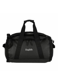 Zwarte sporttas van waterdicht materiaal, met meerdere draagriemen en een ritsafsluiting aan de bovenkant. Merklocatie prominent weergegeven aan de voorkant.