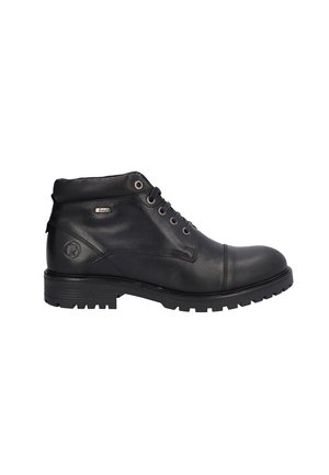 Bota de cuero negro para tobillo con cordones, cuello acolchado y suela resistente diseñada para uso al aire libre o casual.