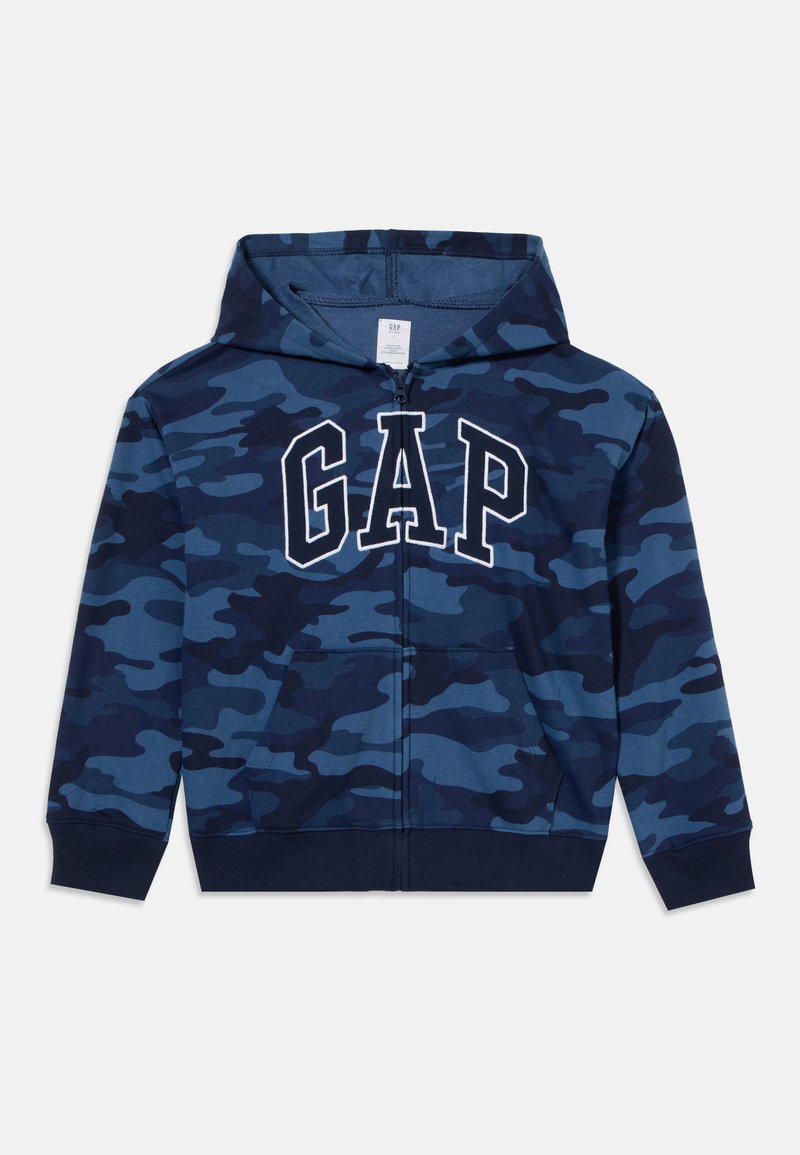 Sweat à capuche zippé camouflage bleu et bleu foncé avec poches avant et logo GAP blanc contouré sur la poitrine.