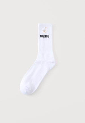 Biela ponožka s rebrovaným lemom, na ktorom je malá vyšívaná husička a pod ňou názov značky Moschino.