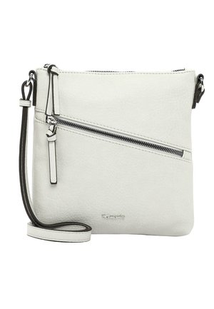 Witte leren crossbodytas met diagonaal ritsvak aan de voorkant en verstelbare riem, klein zilveren merklogo nabij het midden onderaan.