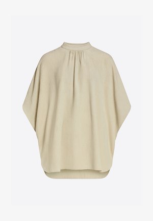 Haut beige plissé avec un col montant et une coupe fluide. Il présente de larges manches et un ourlet arrière allongé pour une meilleure couverture.