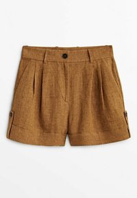 Shorts en lin marron avec une taille plissée, deux poches latérales et un détail de bouton aux poignets. Texture lisse et coupe ajustée.