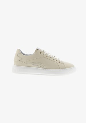 Sneakers - almond milk