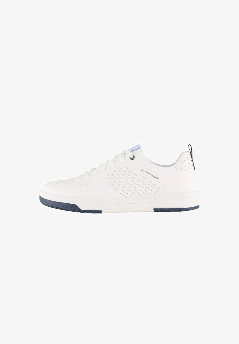 Weißer Sportschuh mit Obermaterial aus Mesh und Kunstleder, grauer Gummisohle und blauen Akzenten. Verfügt über eine Schnürung und ein durchbrochenes Design.