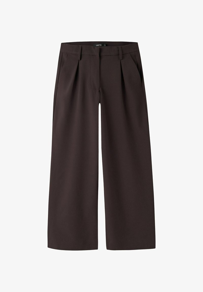 Tmavě hnědé kalhoty s širokými nohavicemi, poutky na opasek, předními sklady a bočními kapsami, navržené pro volný střih.