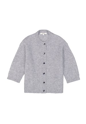 Cardigan gris en tricot avec un col rond, texture côtelée et six grands boutons sur le devant. Manches trois-quarts.
