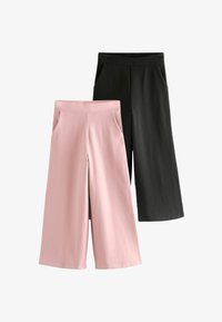 Selezionato, black pink
