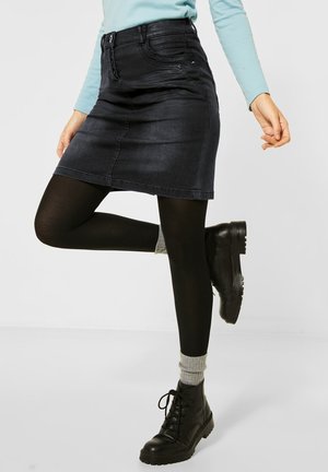 Falda acampanada - black denim