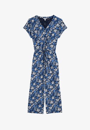 Niebieski i biały kwiatowy kombinezon z krótkimi rękawami, dekoltem w kształcie litery V i wiązaniem w talii. Posiada luźny krój i szerokie nogawki z powtarzającym się wzorem liści.