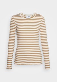 Geripptes Langarmshirt mit horizontalen Streifen in Elfenbein und Beige, runder Halsauschnitt und fransigen Saumdetails. Weiches Baumwollmaterial.