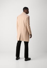 Isaac Dewhirst COMFORT COAT - Classic coat - light camel