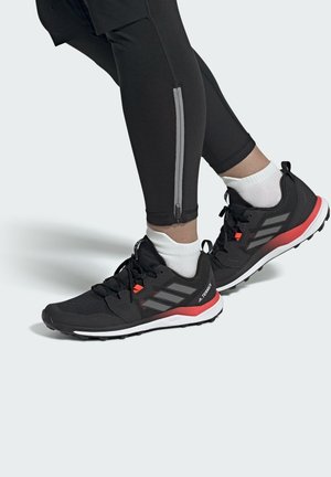 ZAPATILLA TERREX AGRAVIC - Løpesko for mark - black