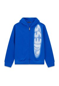Sudadera con capucha azul, hecha de tejido suave, con cremallera frontal y gran logo blanco "GUESS" en el lado izquierdo.