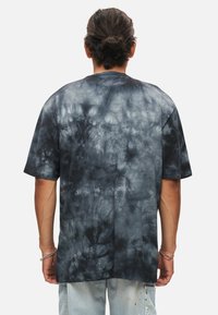 Re:Covered MISFITS SKULL - Triko s potiskem - black tie dye