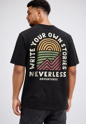 Neverless, HERREN T-SHIRT - WRITE YOUR STORIES - OVERSIZED RELAXED FIT - Print T-shirt - schwarz