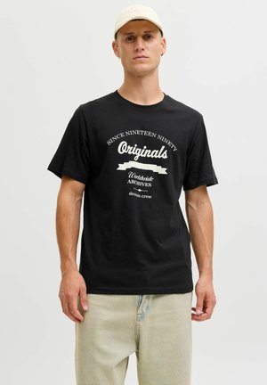 - T-shirt z nadrukiem