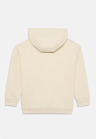 Sweatshirt bege com capuz ajustável e punhos e bainha em malha canelada. O design é simples, com uma textura suave e macia.