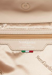 NeroGiardini SPALLA IN TECNICO - Skuldertasker - beige