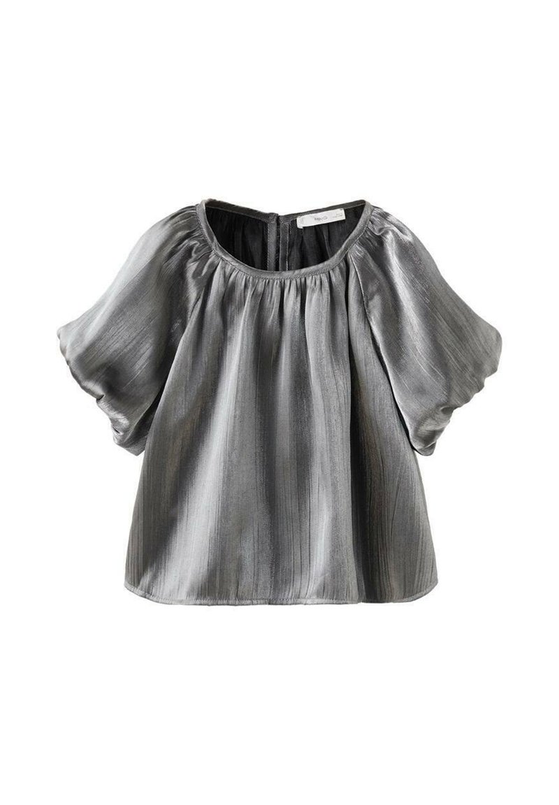 Šedá saténová blůza s kulatým výstřihem, krátkými nabíranými rukávy a volným střihem. Disponuje jemnými vertikálními vzory a hladkým texturem.
