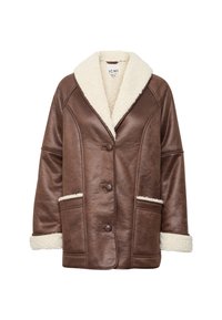 Giacca in ecopelle marrone con colletto in shearling, quattro bottoni e tasche laterali; presenta una vestibilità ampia e una superficie testurizzata.