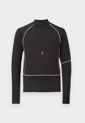 Μαύρη μπλούζα με μακριά μανίκια, ψηλό γιακά και μισό φερμουάρ. Διαθέτει αντίθετη ασημί ραφή και εφαρμοστή σχεδίαση. Φτιαγμένη από ένα λείο, ελαφρύ ύφασμα.