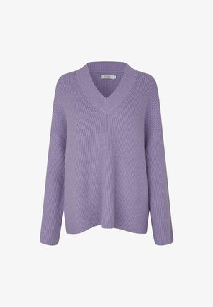Suéter de punto acanalado lavanda con cuello en V y mangas largas, que presenta un ajuste relajado y ligeramente holgado.