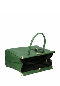 Grön läderhandväska med en strukturerad design, som har en mjuk yta, guldfärgade detaljer och en rymlig svart insida med en blixtlåsficka.