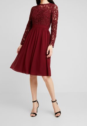 Chi Chi London Cocktailkjole / festkjole - dark red