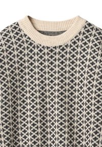 Beiger und schwarzer gestrickter Pullover mit Rundhalsausschnitt, der ein sich wiederholendes geometrisches Muster aus Diamanten und Linien aufweist.