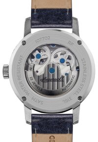 Montre automatique avec un boîtier en acier inoxydable, accents bleus et un bracelet en cuir noir. Présente un fond transparent affichant des rouages et 22 pierres précieuses.