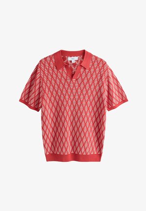 Punase ja valge lühikeste varrukatega kootud polo särk geomeetrilise rombimustriga, soonikkoes krae, varrukaotsad ja alläär.