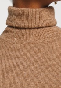 Repeat Sweter