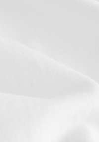 V-NECK RICH CAP SLEEVE - REGULAR FIT - Camiseta básica - new white